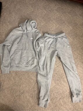 Nike Gray Fleece Hoodie & Jogger Sweatpants Set – Small